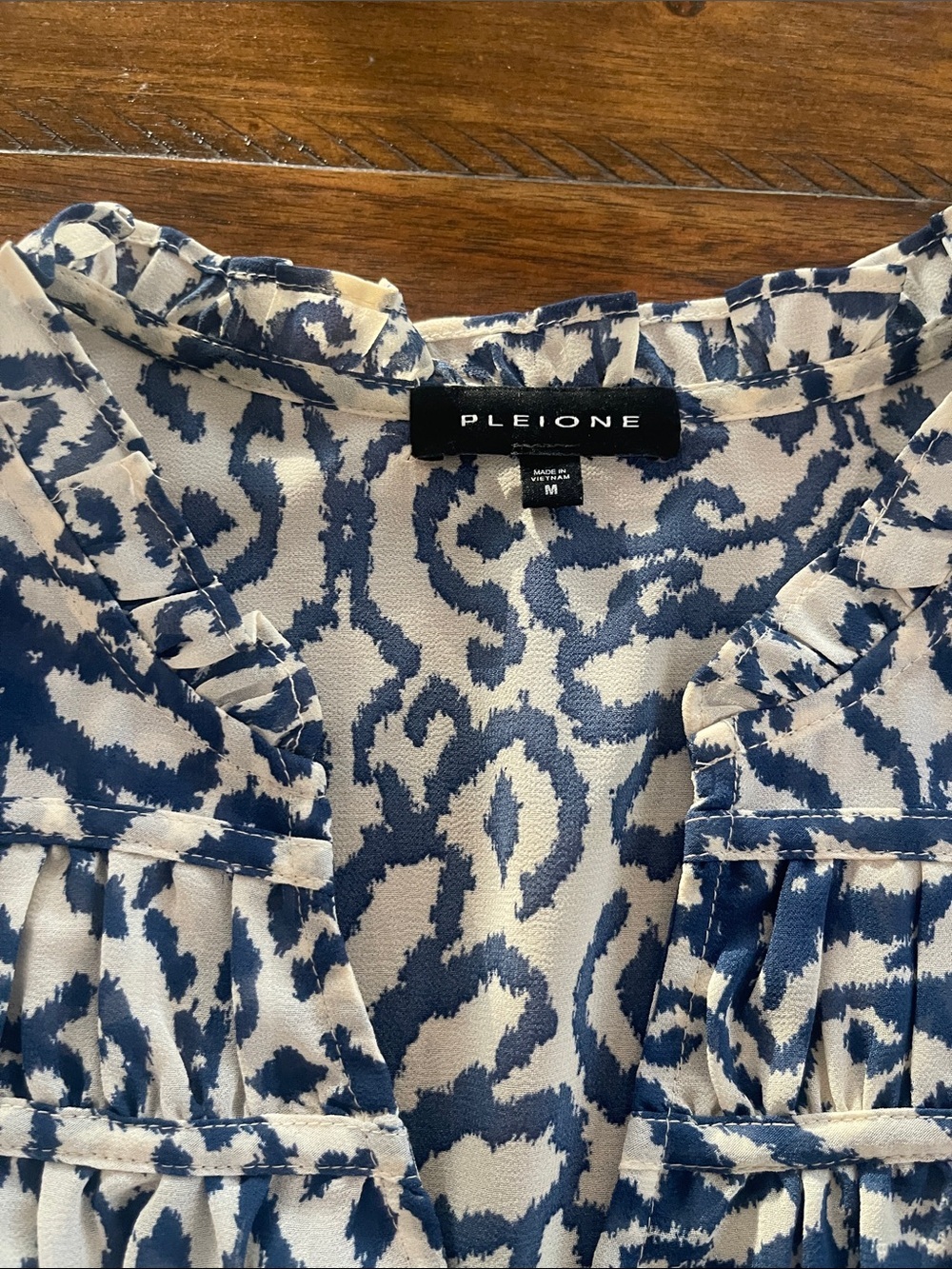 Pleione Puff short Sleeve split neck - Picture 5 of 14